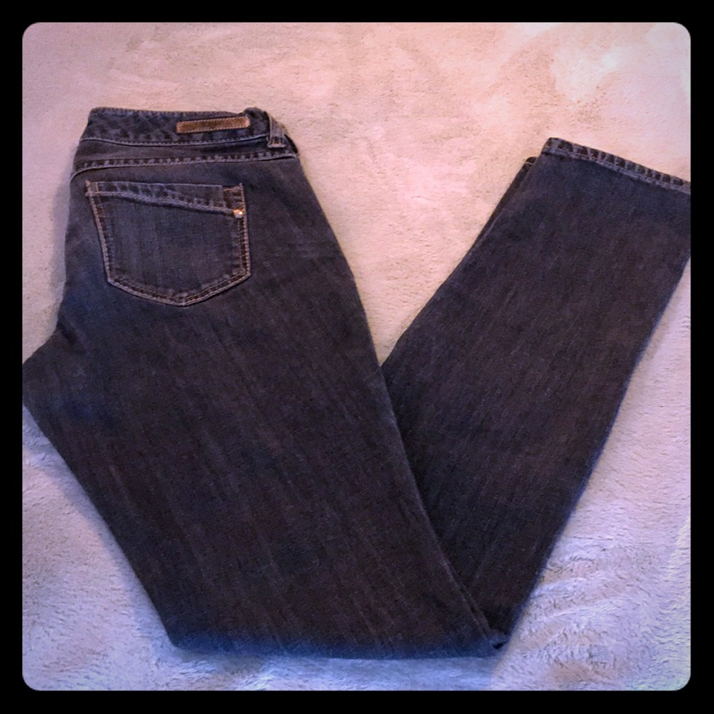 Express mid-rise, stretch skinny jeans.